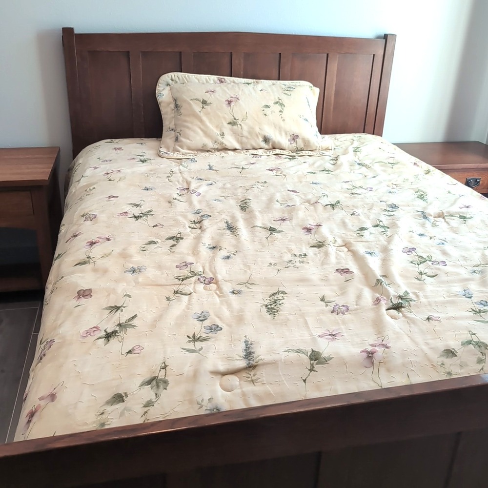 Croscill Twin Comforter Set Floral Yellow Shabby Chic 3pc Bedding Sham Skirt